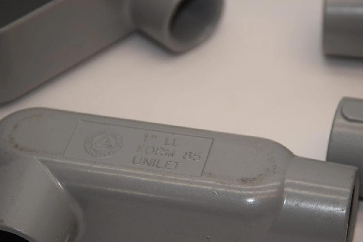 (NEW - Lot of 4) APPLETON 1" Form 85 Unilet Aluminum