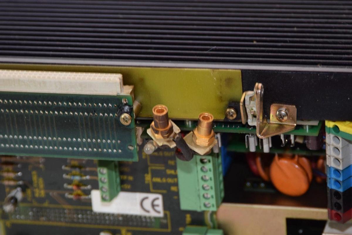 Used ALLEN BRADLEY 8520-3S10A-BAT-EX4-S-1-2-3-4-5-7 Ser C 380/460V 13A Servo Amplifer