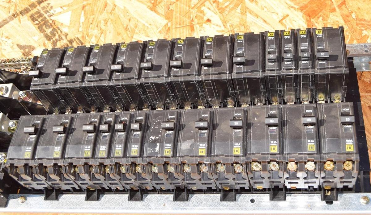 Used Square D 42 Circ 225A Main Lug Panelboard Interior NQOM442L225GSA 3ph 20a & 30a