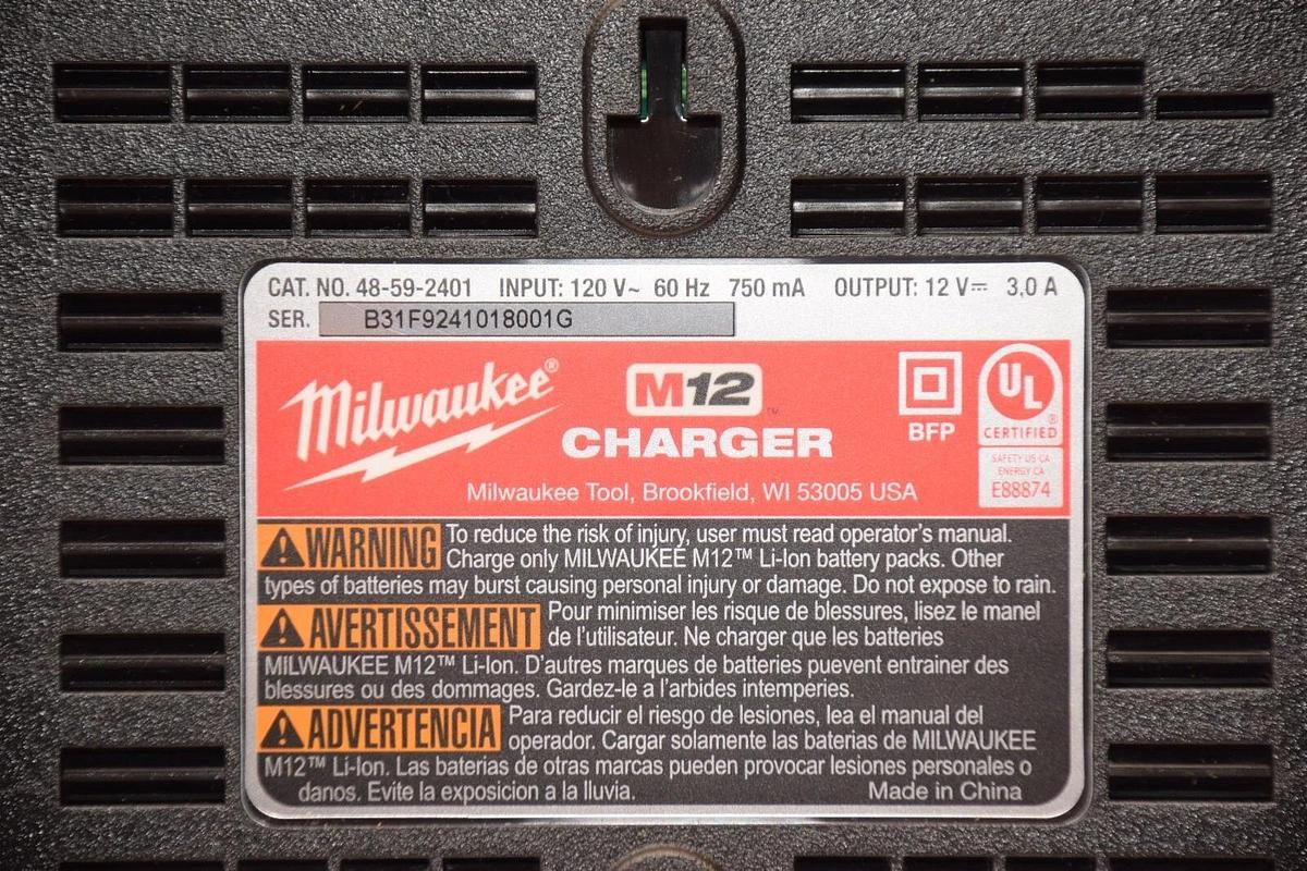 (NEW) MILWAUKEE 48-59-2401 120V M12 12V Battery Charger