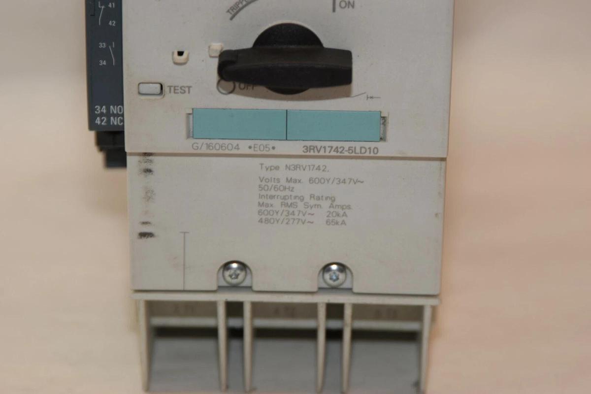 Used SIEMENS 3RV1742-5LD10 60A 600V 3P Sirius Breaker W/ 3RV2901-1A Aux. Contact