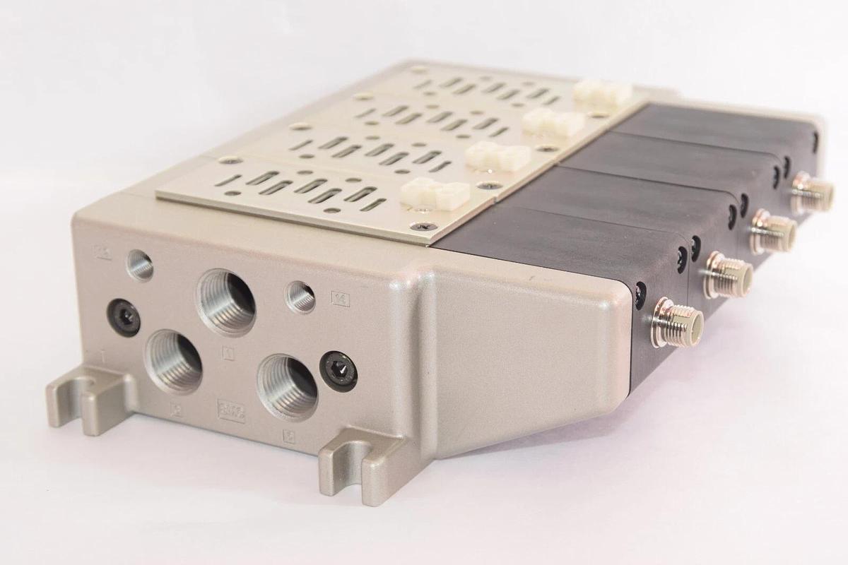 (NEW) SMC VV814-03S-W04BT-X13 Pneumatic Manifold