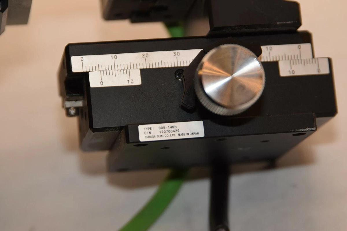 Used KEYENCE 2D Code Reader SR-D100H with precision mount B05-14NH A47-4