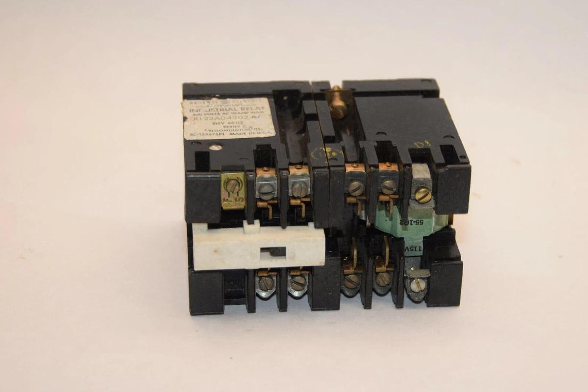 Used GENERAL ELECTRIC CR122A04302AA 115V 60Hz 360V 10A Series A Industrial Relay
