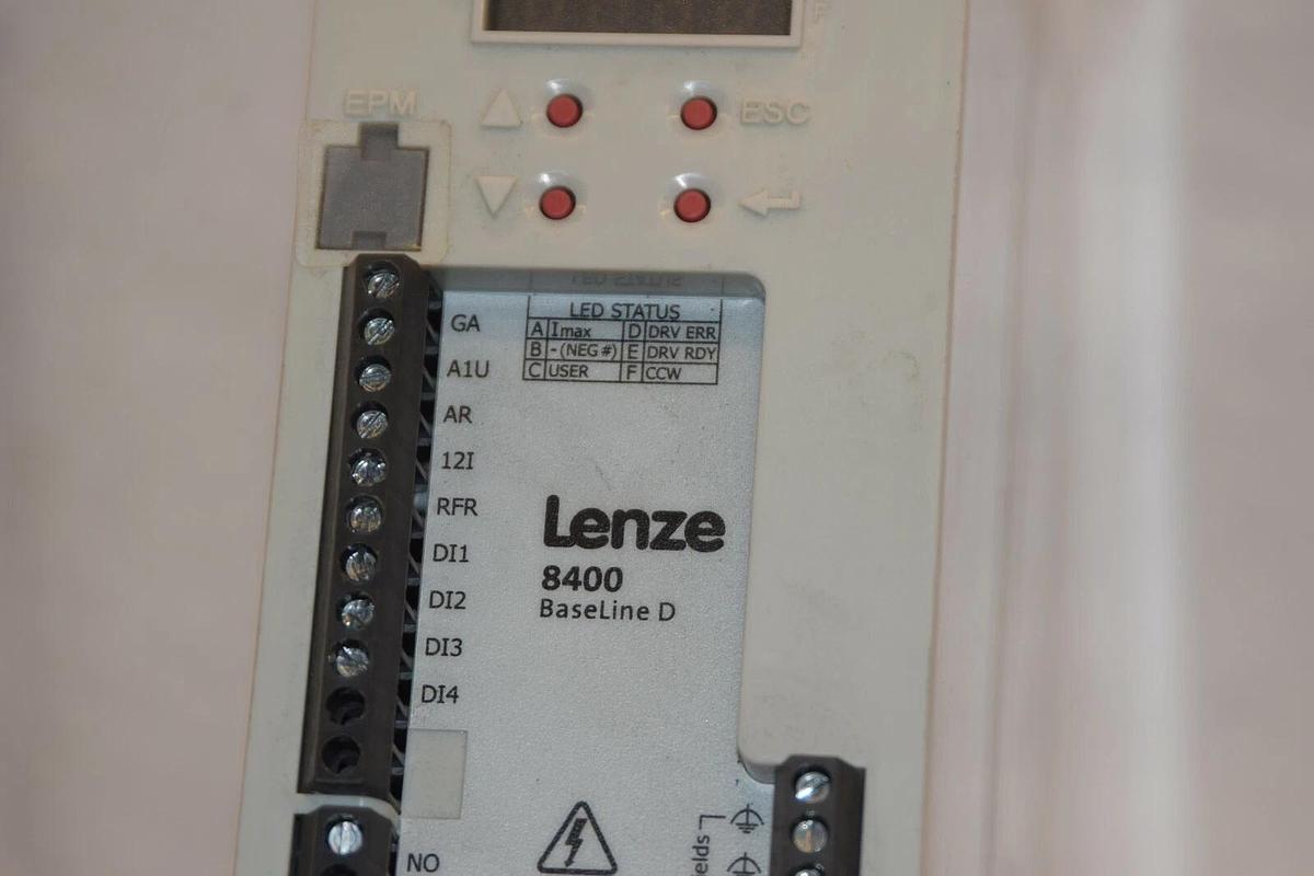 Used LENZE E84AVBDE3714SX0 400/500V 50/60Hz 8400 BaseLine D Inverter Drive