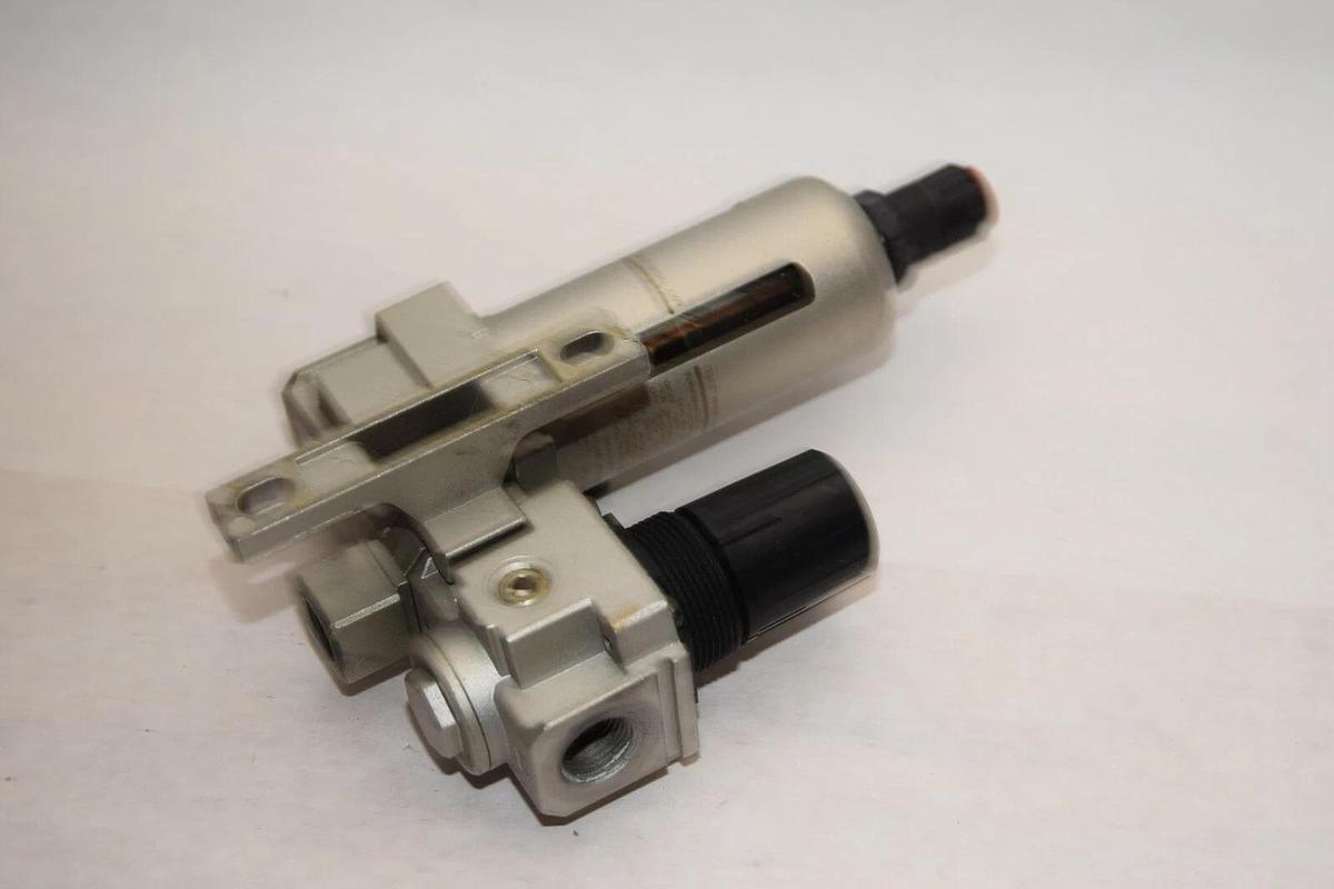 SMC NAFM3000-N03D Filter housing With NAR2500-N03 Pneumatic regulater