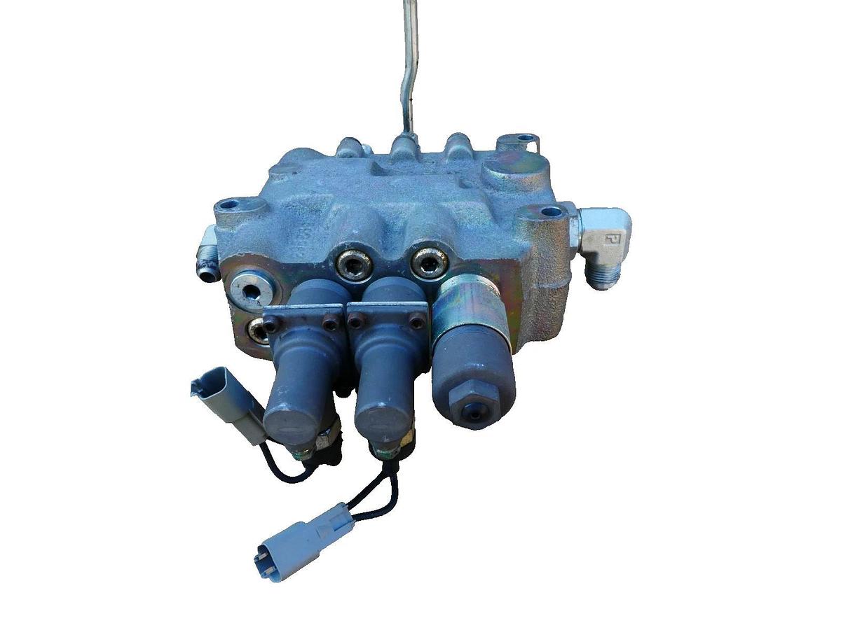 Used Altec 990860065 RH2LL Hydraulic Valve Block 3 spool Valve Manual pilot Operated