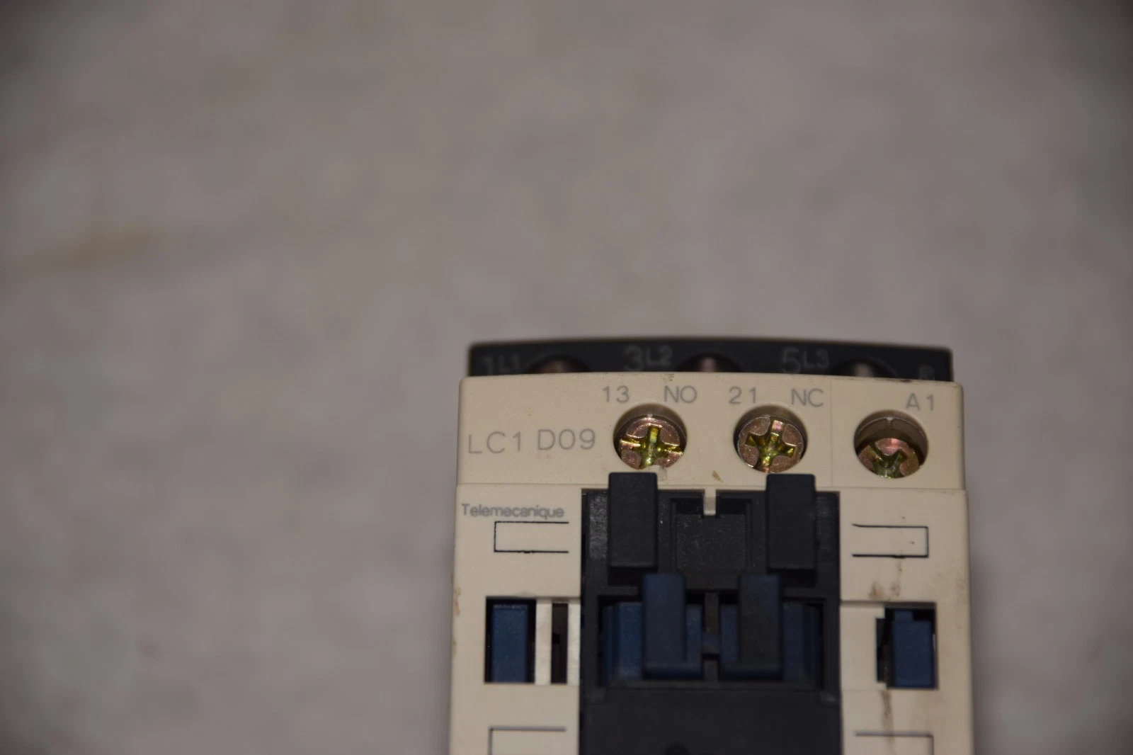 Used SQUARE D / TELEMECANIQUE LC1 D09 LC1D09 110V 50/60Hz CONTACTOR