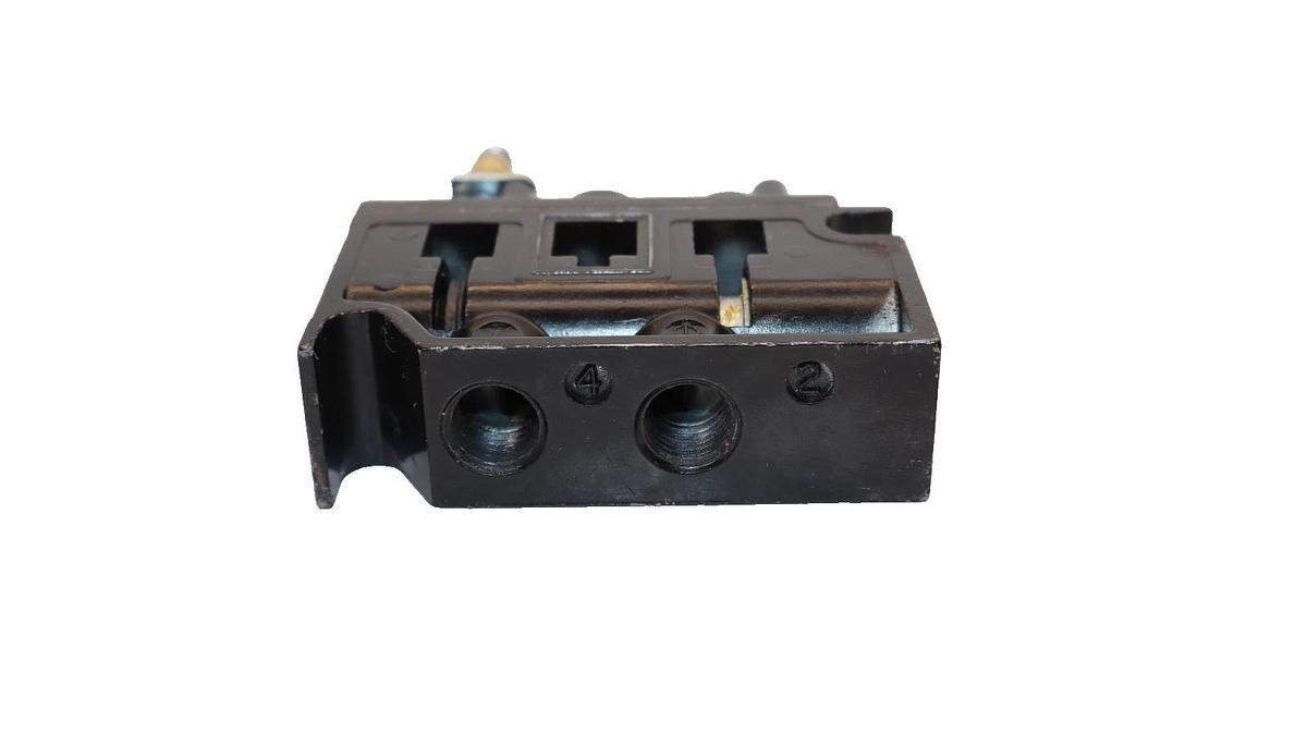 ARO A222SS-12O-A Solenoid Valve *No Coil* (New)