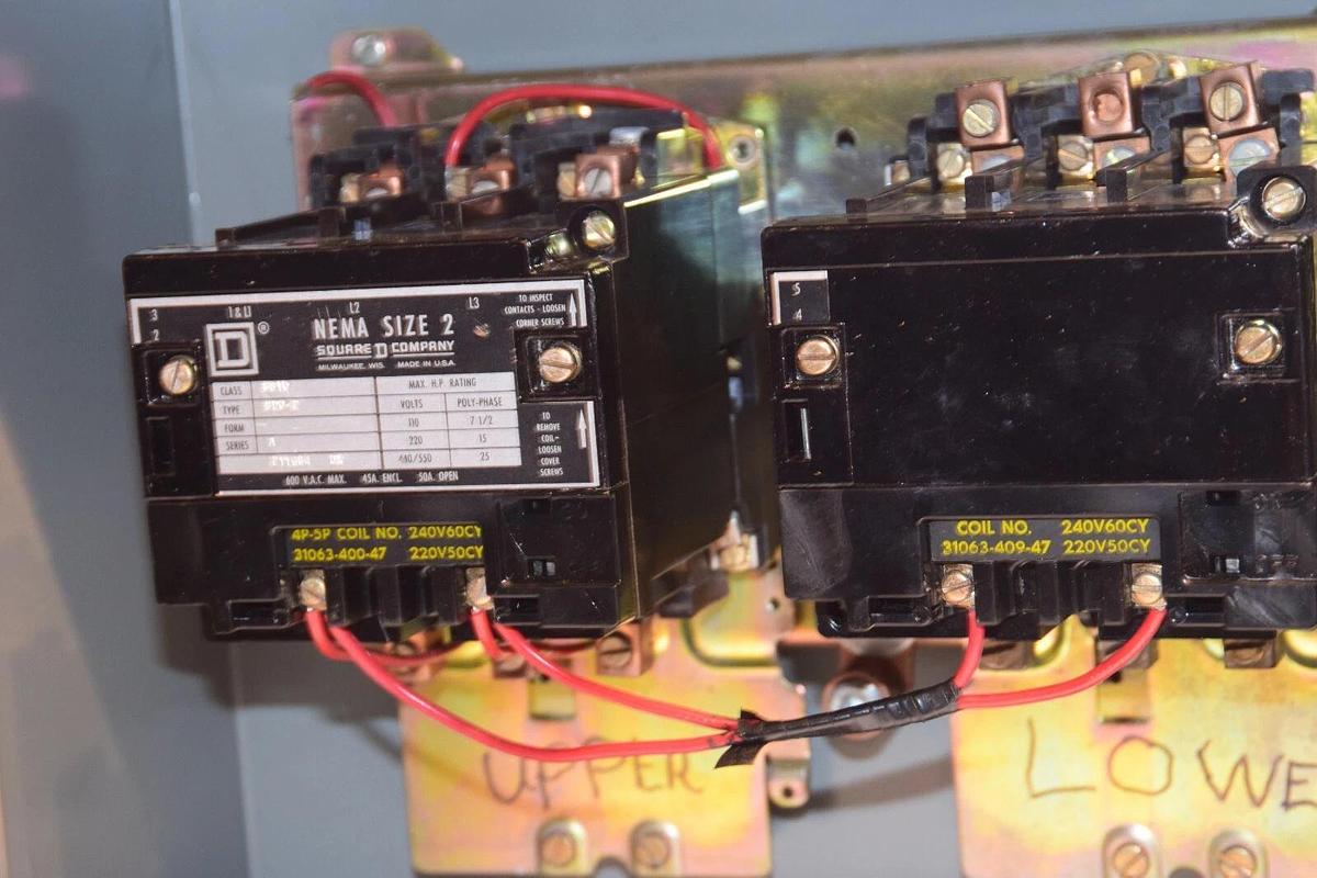 Used SQUARE D 8810 SDG-2 Enclosure w/ Reversing Contactor Size 2 8810 SD0-2  220/240v