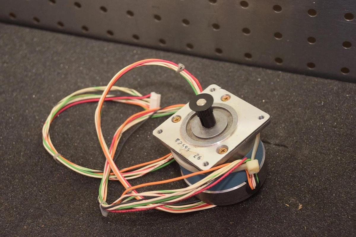 Used WARNER ELECTRIC SLO-SYN MOTOR M061-LE-539 1.5VDC 3.8A STEPPING MOTOR