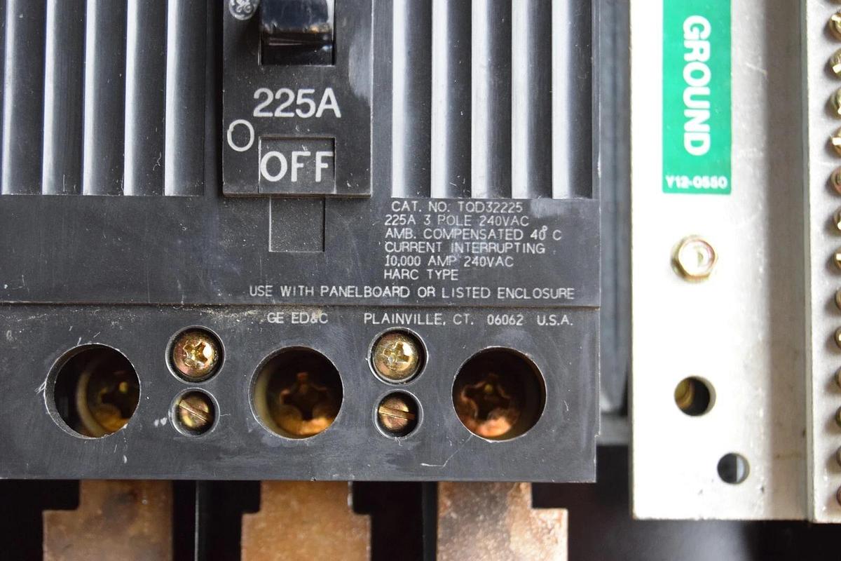 Used General Electric GE A Series Panelboard Interior AQL3422ATX AXB4M9 3ph 4w 225A