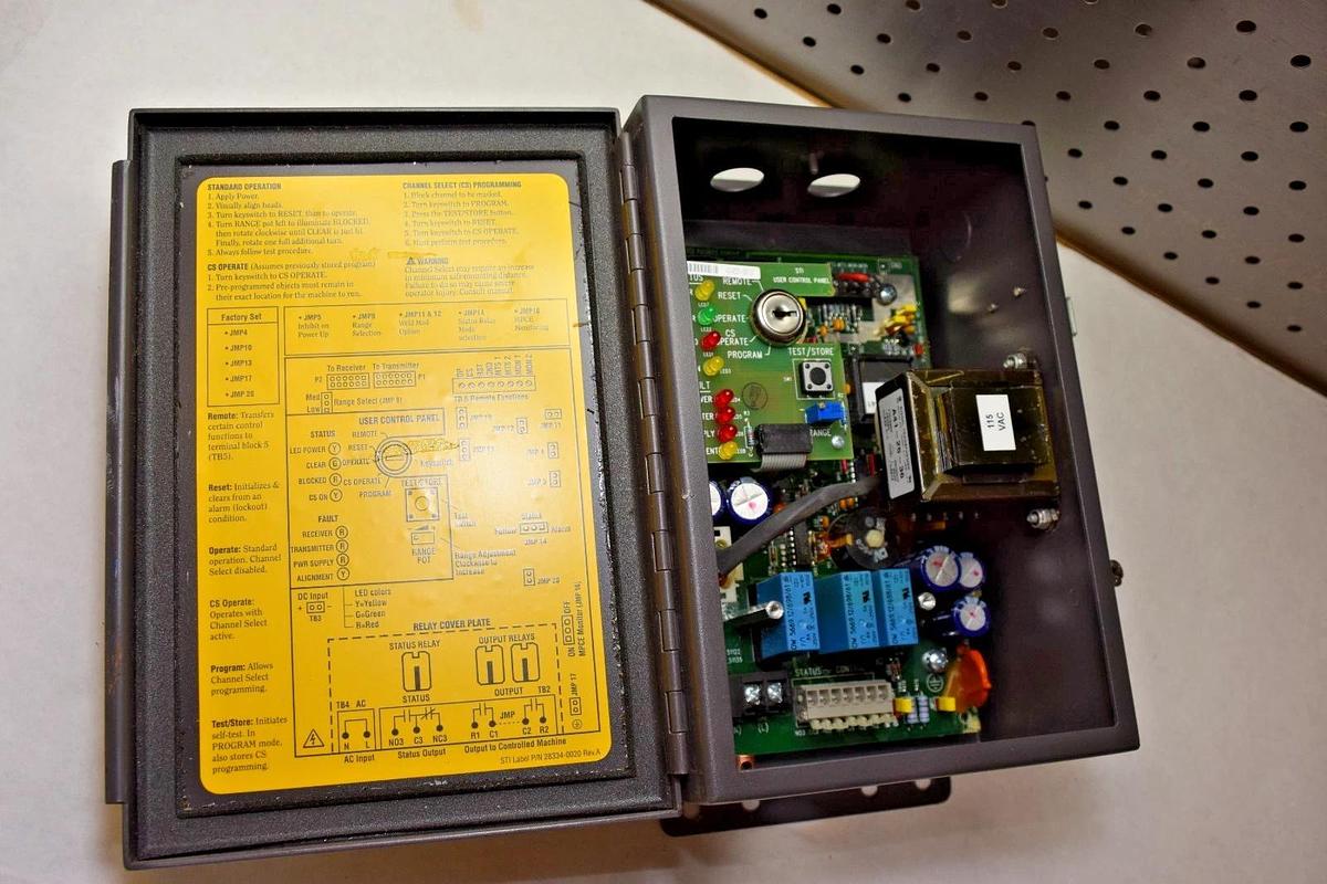 Used STI OMRON  CSMS43B-2 CSMS43B2 43065-0010  MS4300B-2