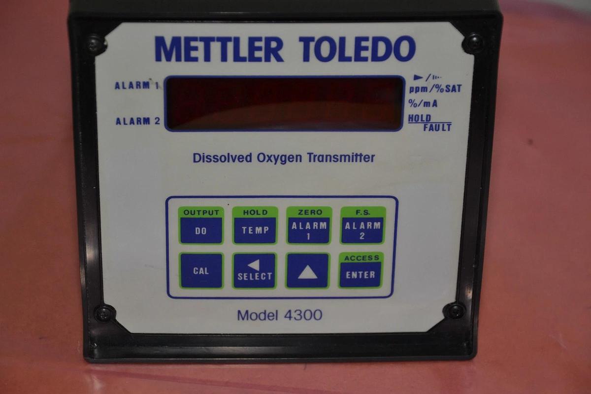 Used METTLER TOLEDO 4300 DISSOLVED OXYGEN TRANSMITTER 115VAC 115 VAC 0.10A 0.10 AMPS