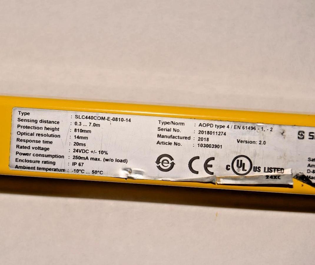 Used Schmersal Safety Light Curtain SLC440COM-E-0810-14 Emitter .3-7.0m 24VDC