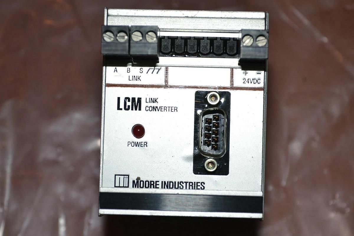 Used MOORE LCM LINK CONVERTER 24 VDC LCM/RSA85/RS232/24V RSA85 RS232 DIN