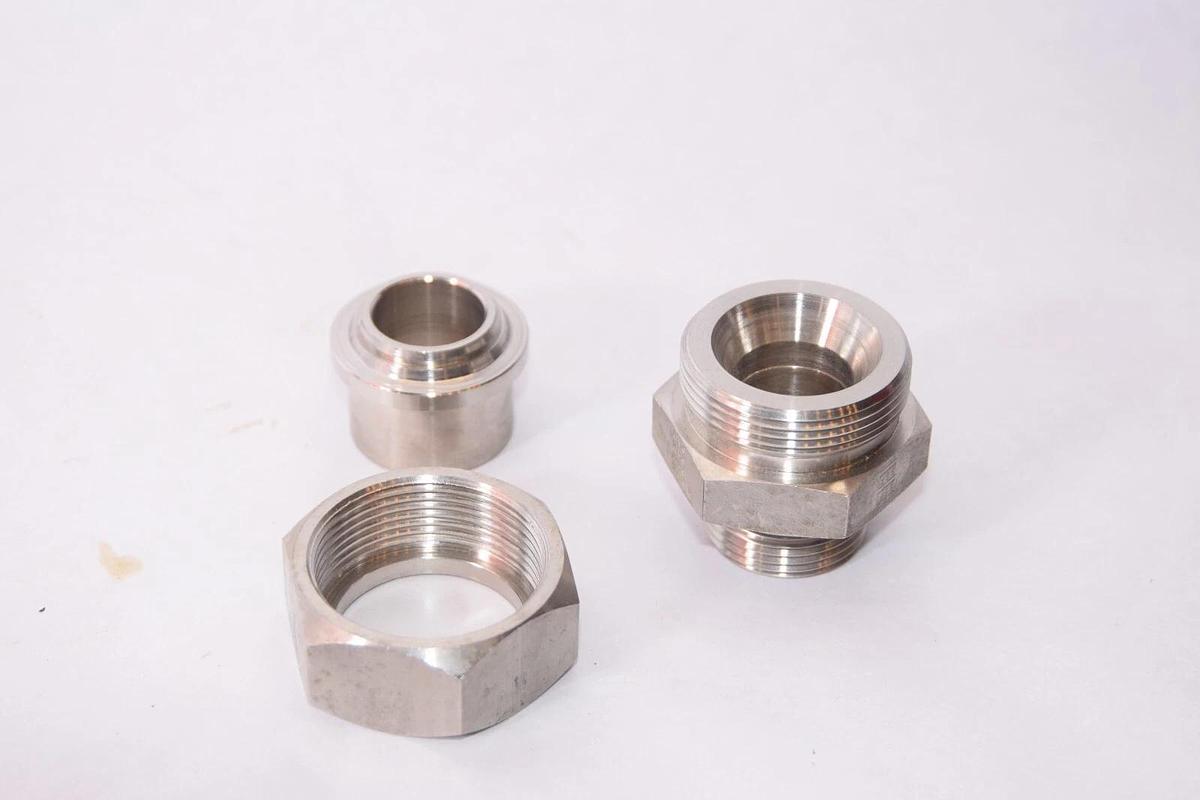 (NEW) SSP PHN 316 SS Stainless S/S Fitting 1" Npt to 1" Socket