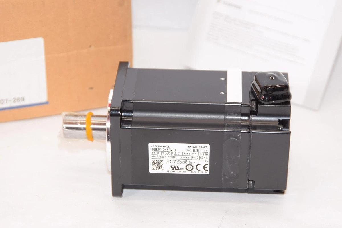 (NEW) YASKAWA SGMJV-04ADM21 2.7A 400W 3PH Servo Motor