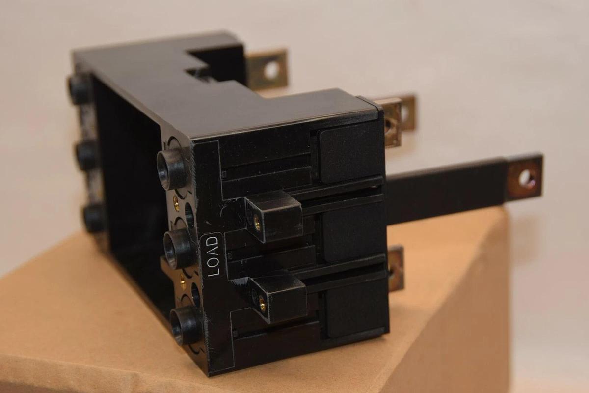 (NEW) ALLEN BRADLEY 140U-H-PAD3 Series A 3 Pole Plug-In Adapter