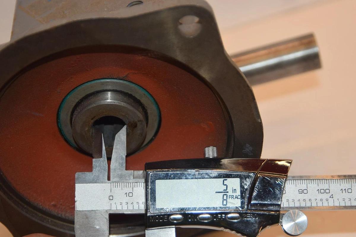 (NEW) HUB CITY 0220-6104-214 214 20:1 Ratio Style A Reducer