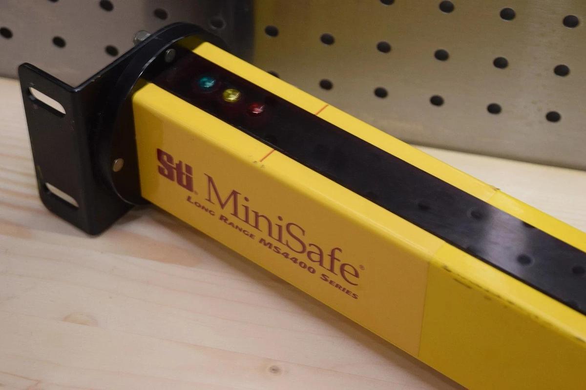 Used STI 42682-0240 MS4424BC 1-50' RANGE TRANSMITTER SAFETY LIGHT CURTAIN