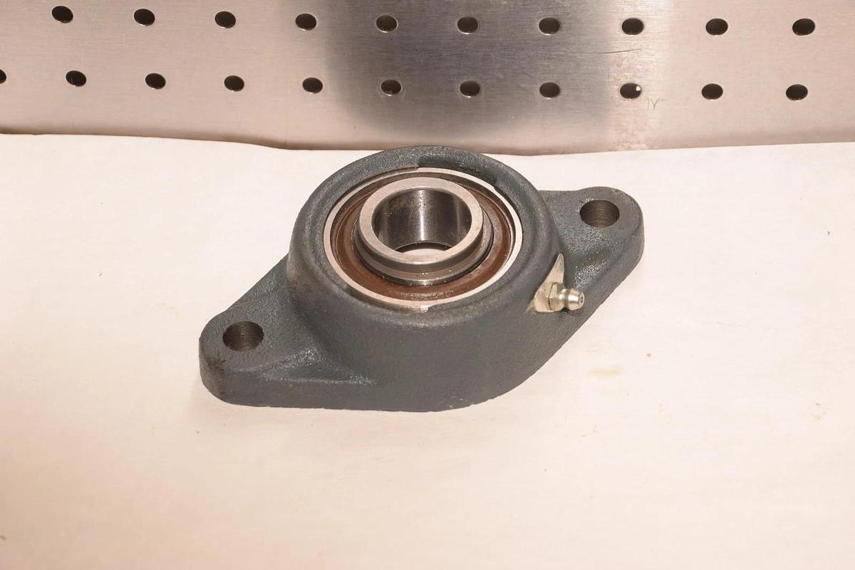 BCA TNR 1-1/8R TNR1-1/8R 1-1/8" FLANGE BEARING NEW