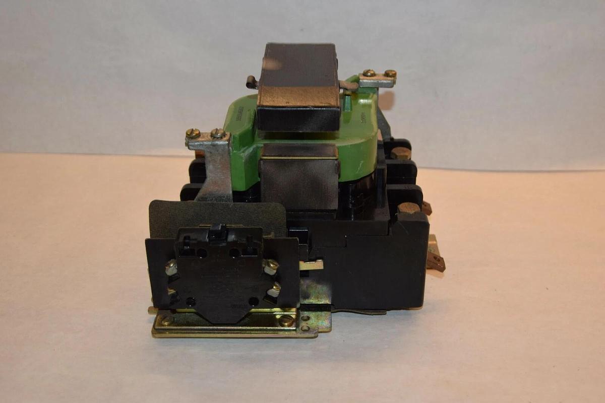 General Electric Size 3 Contactor  110v coil 55501463G7  sz3