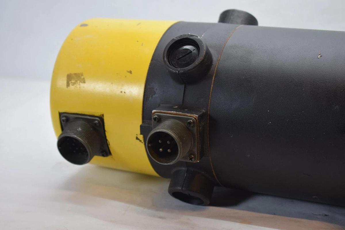 Used Fanuc DC Servo Motor OM A06B-0641-B011  A06B0641B011 2000M 2000rpm