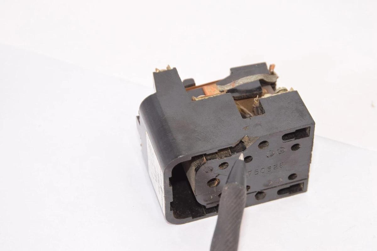 Used GENERAL ELECTRIC CR2790E100A2 115V 60Hz 10A Relay *Chip*