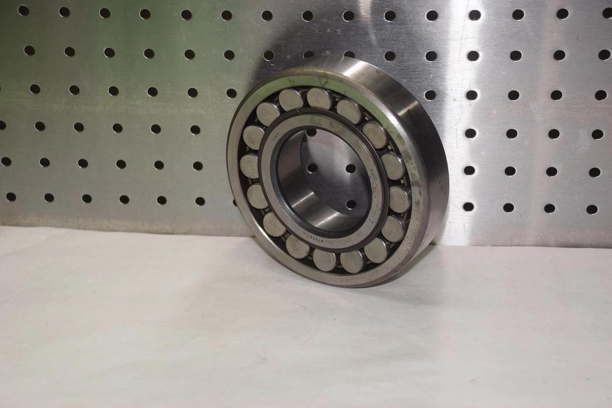 SNR 21313 K F32 SPHERICAL ROLLER BEARING NEW