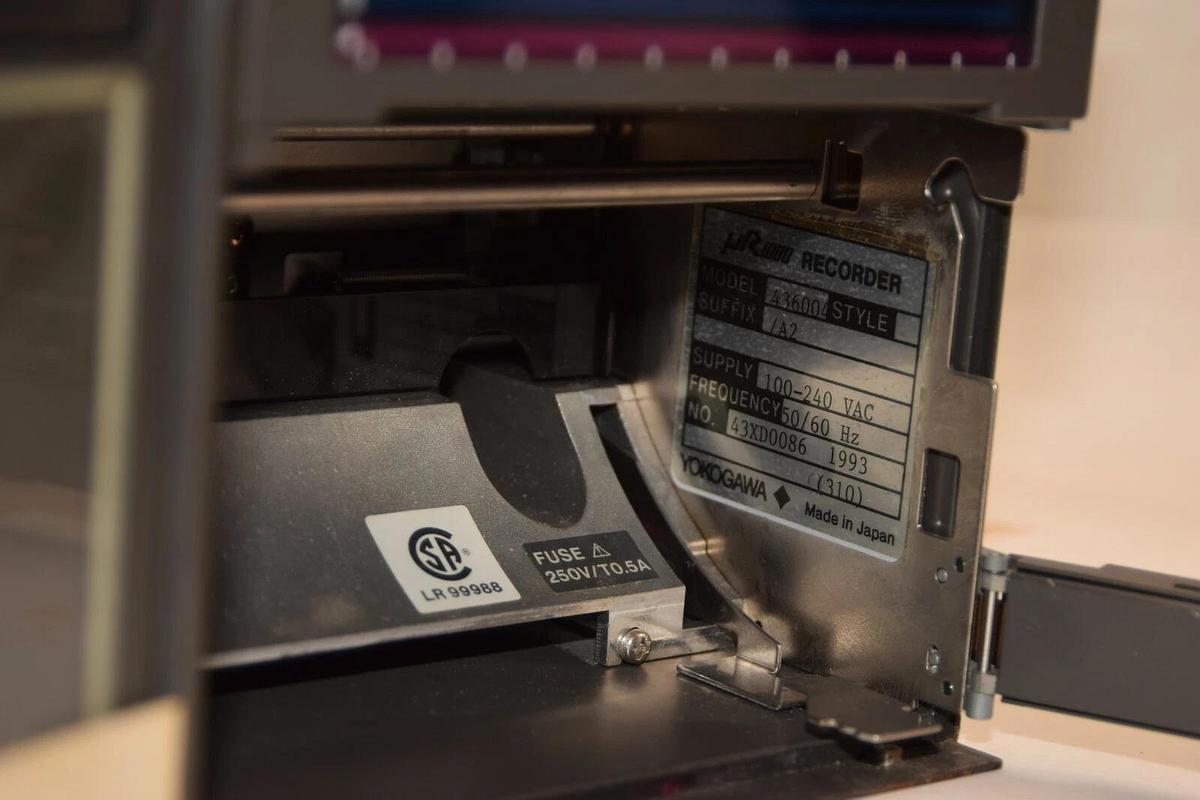 Used JOHNSON YOKOGAWA 436004 100-240Vac 50/60Hz Data Chart Recorder