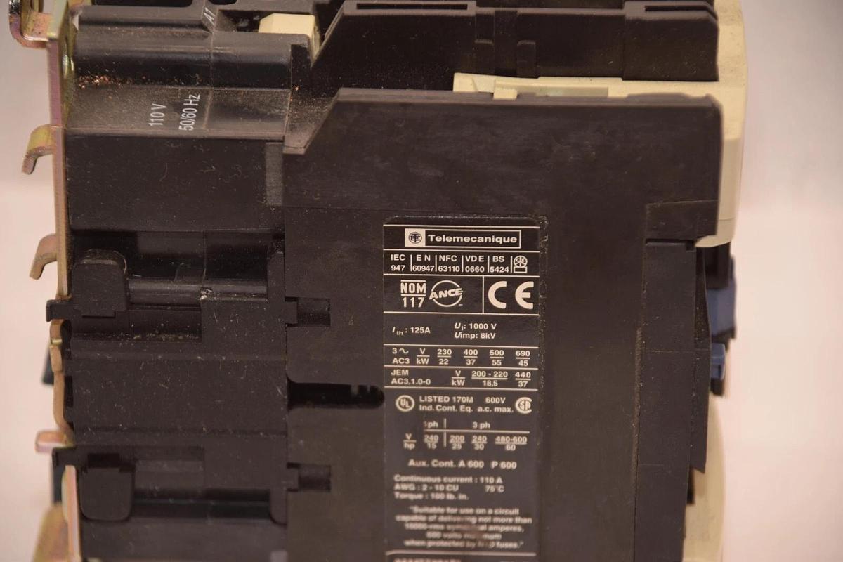 Used TELEMECANIQUE LC1 D8011 , LC1D8011 3Ph Contactor 110V Coil