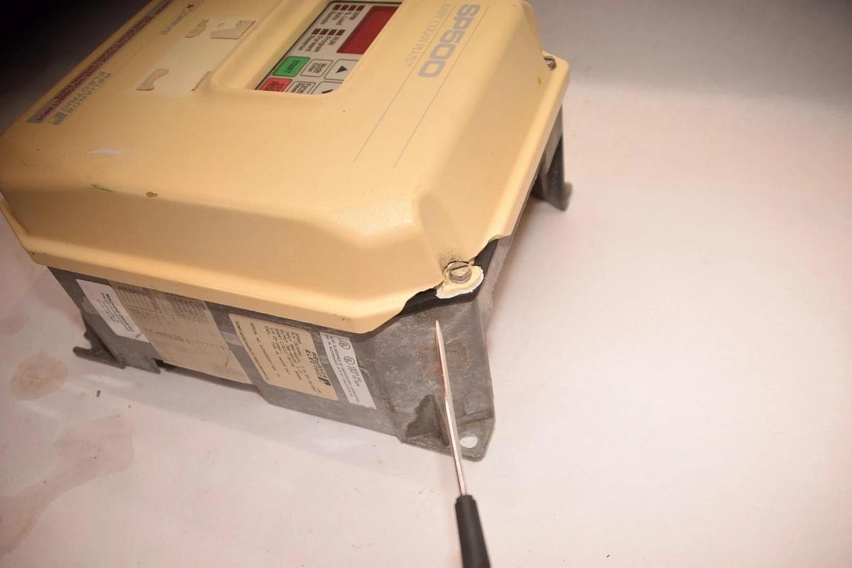 Used RELIANCE ELECTRIC 1SU44001 SP500 1Hp Easy Clean Plus AC Drive *Chipped*