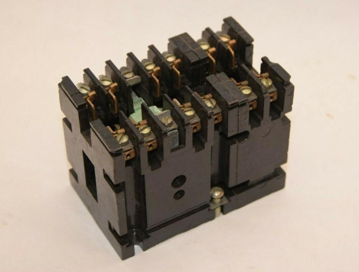 Used GENERAL ELECTRIC CR120A06002AA 115V 60Hz 300V 10A Series A Industrial Relay