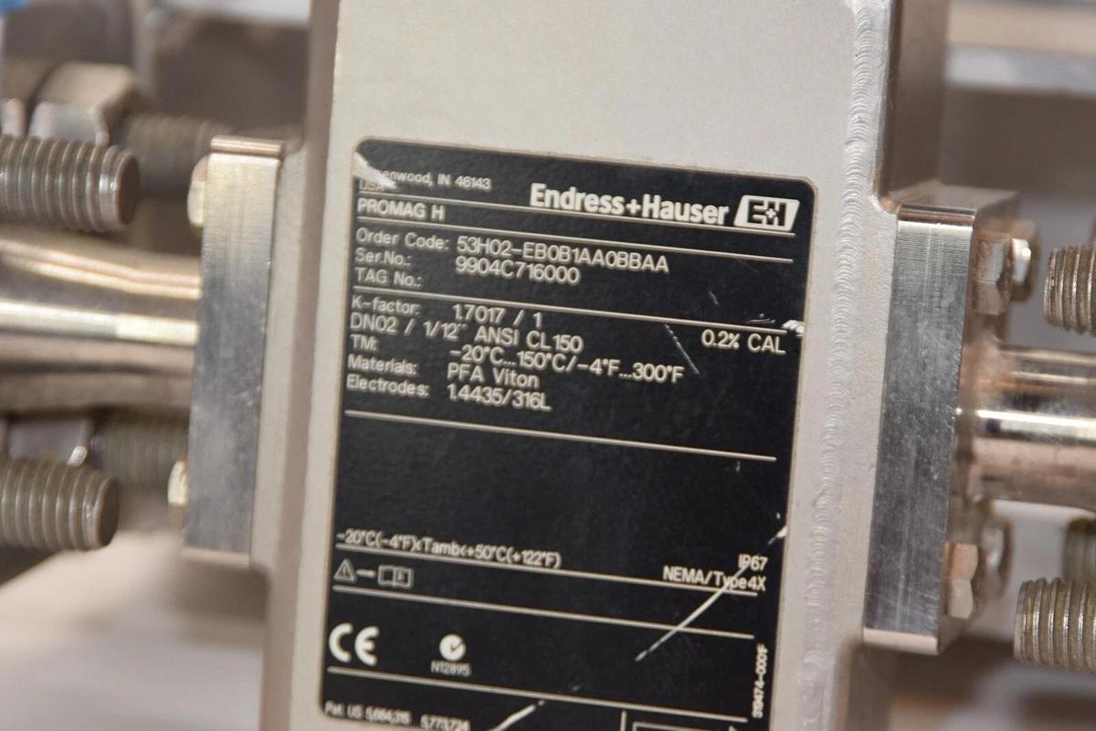 Used ENDRESS + HAUSER 53H02-EB0B1AA0BBAA Flowmeter Meter 53H02EB0B1AA0BBAA