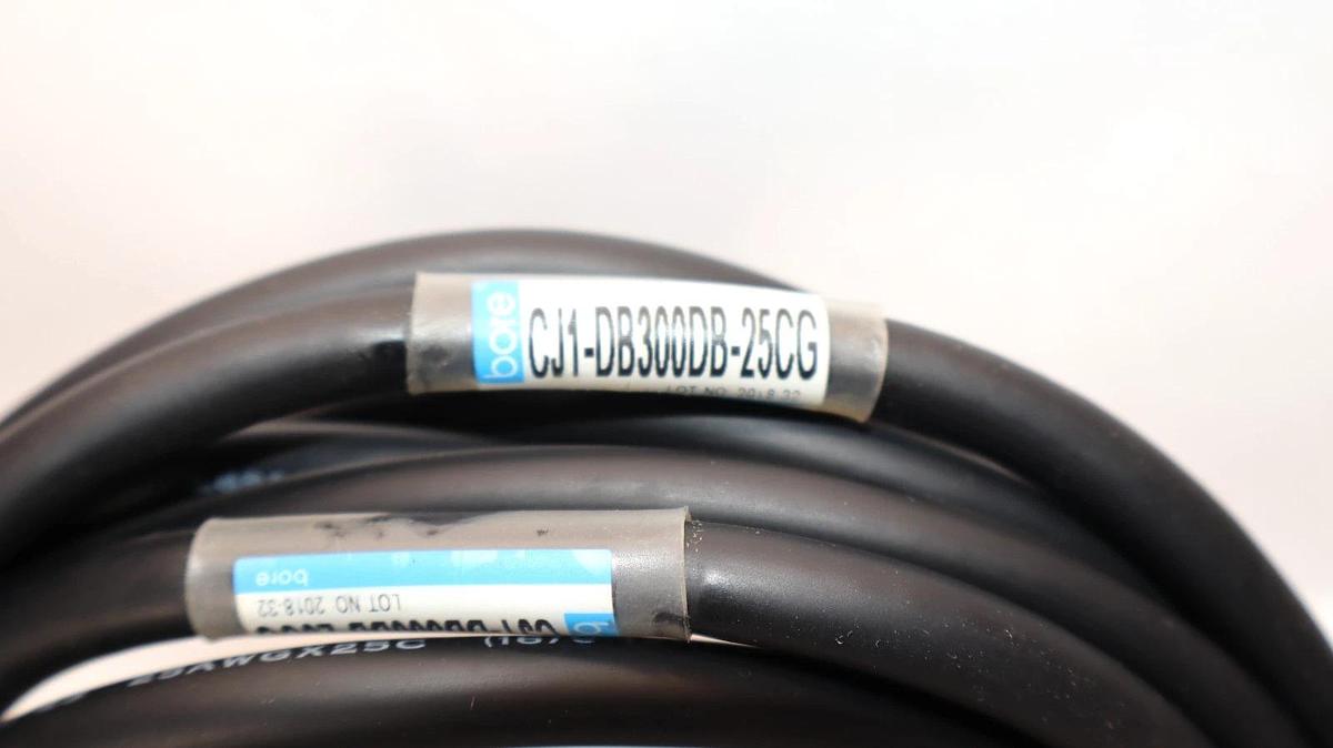 Used Bore CJ1-DB300DB-25CG PLC Cable Assembly