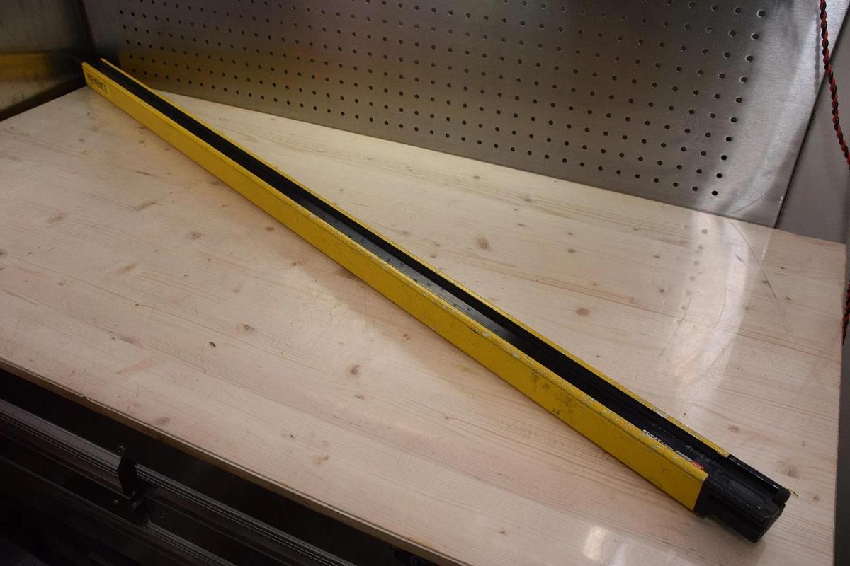 Used KEYENCE SL-V64HM-T 24V 130mA CLASS 2 TRANSMITTER SAFETY LIGHT CURTAIN