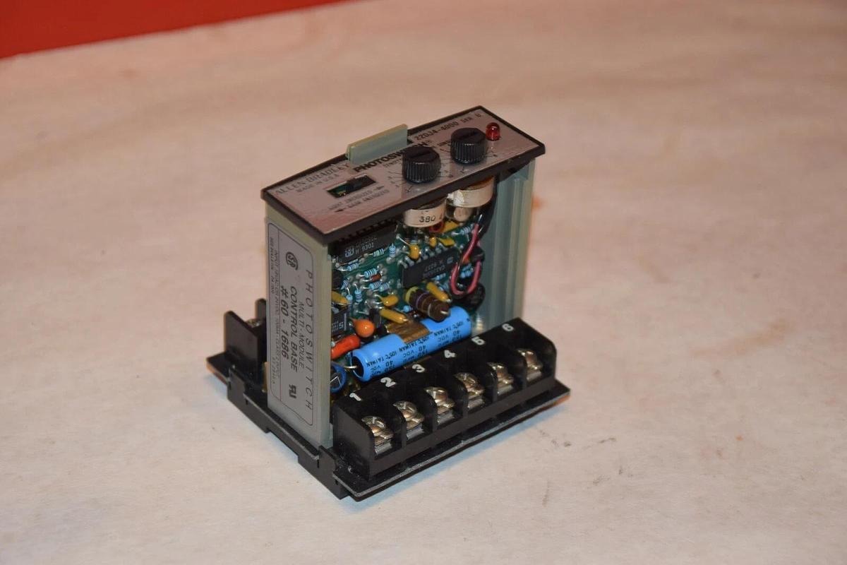 Used ALLEN BRADLEY 60-1686 TYPE 22DJA-4000 SERIES B PHOTOSWITCH CONTROL MODULE