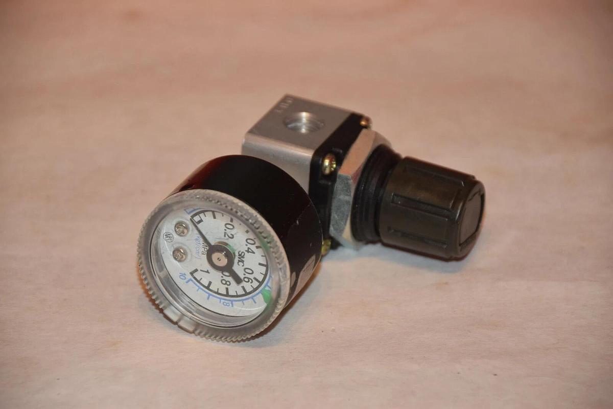 NEW KOGANEI PR100-GD20 USG PR100-9W PNEUMATIC PRECISION REGULATOR WITH GAUGE