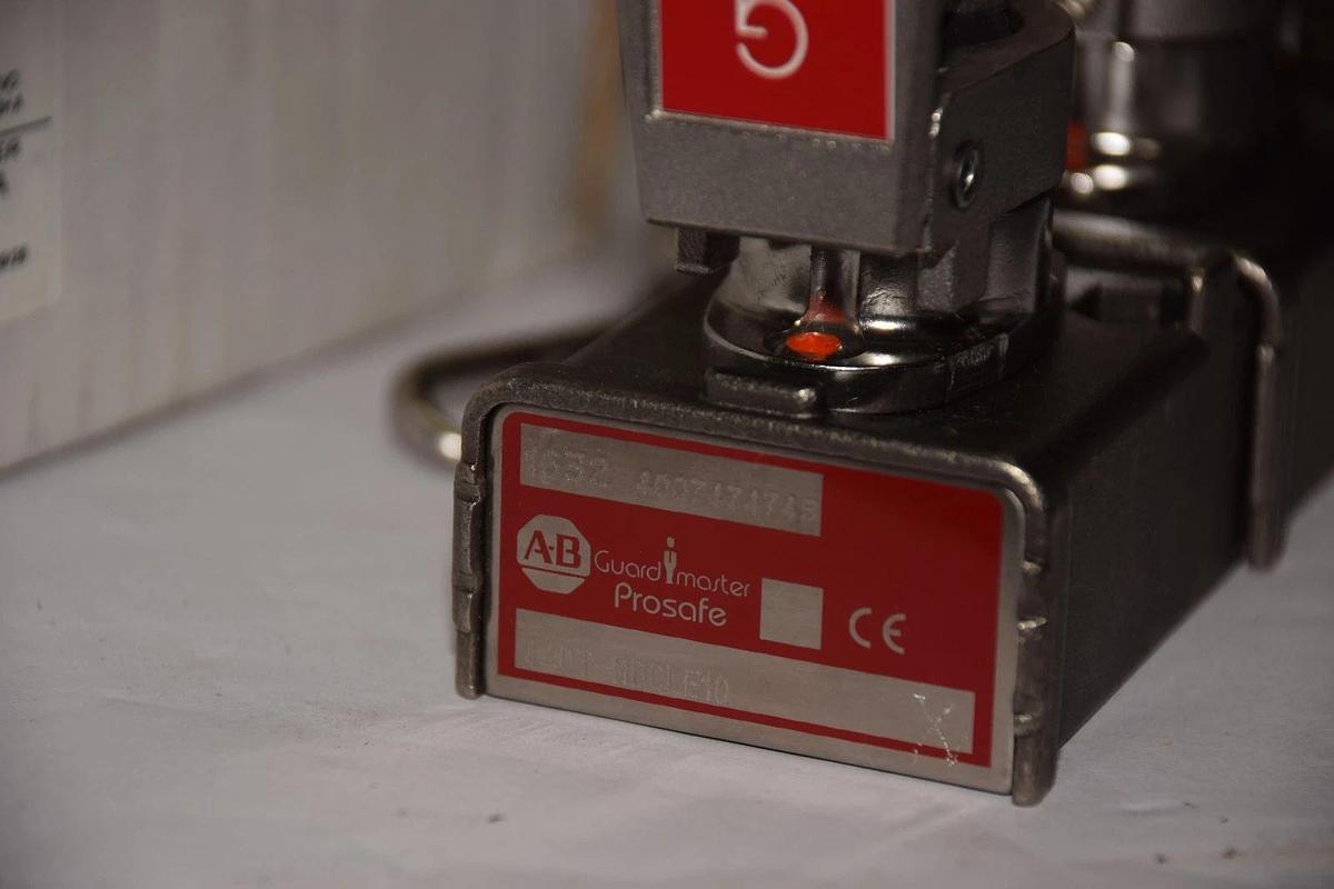 Used ALLEN BRADLET KEY EXCHANGE Unit 440T-MDCLE100G0H Prosafe 440T-MDCLE100