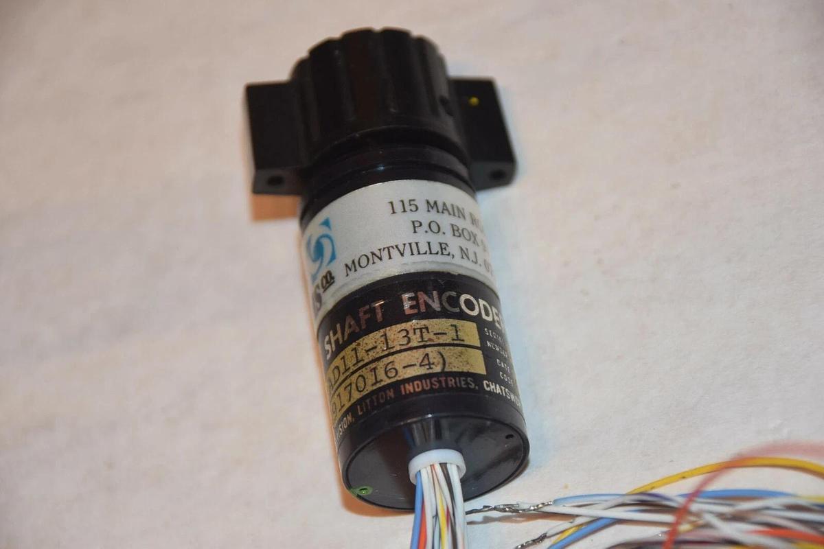 Used SERVO SYSTEMS AD11-13T-1 917016-4 SHAFT ENCODER