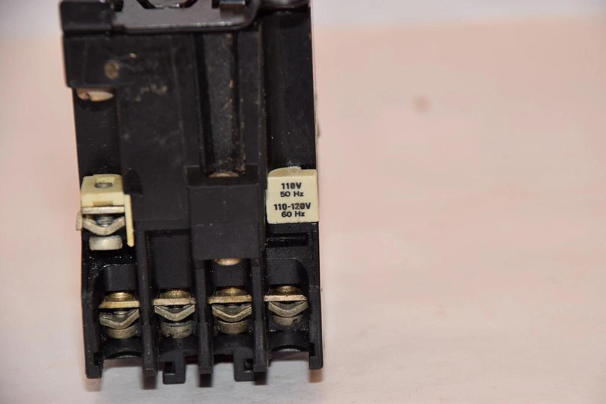 (NEW) TELEMECANIQUE LC1-D129H7 LC1D129H7 Magnetic AC Contactor 110/120V Coil