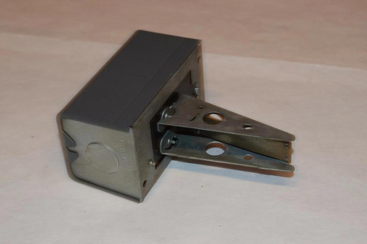 NEW HONEYWELL L4069A1011 3" INSERTION LIMIT CONTROLLER