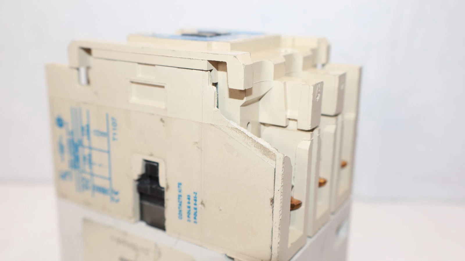 Cutler-Hammer Eaton Contactor CN15DN3 Size Sz 1 600V 27A 120v coil 3P CN15DN3AB