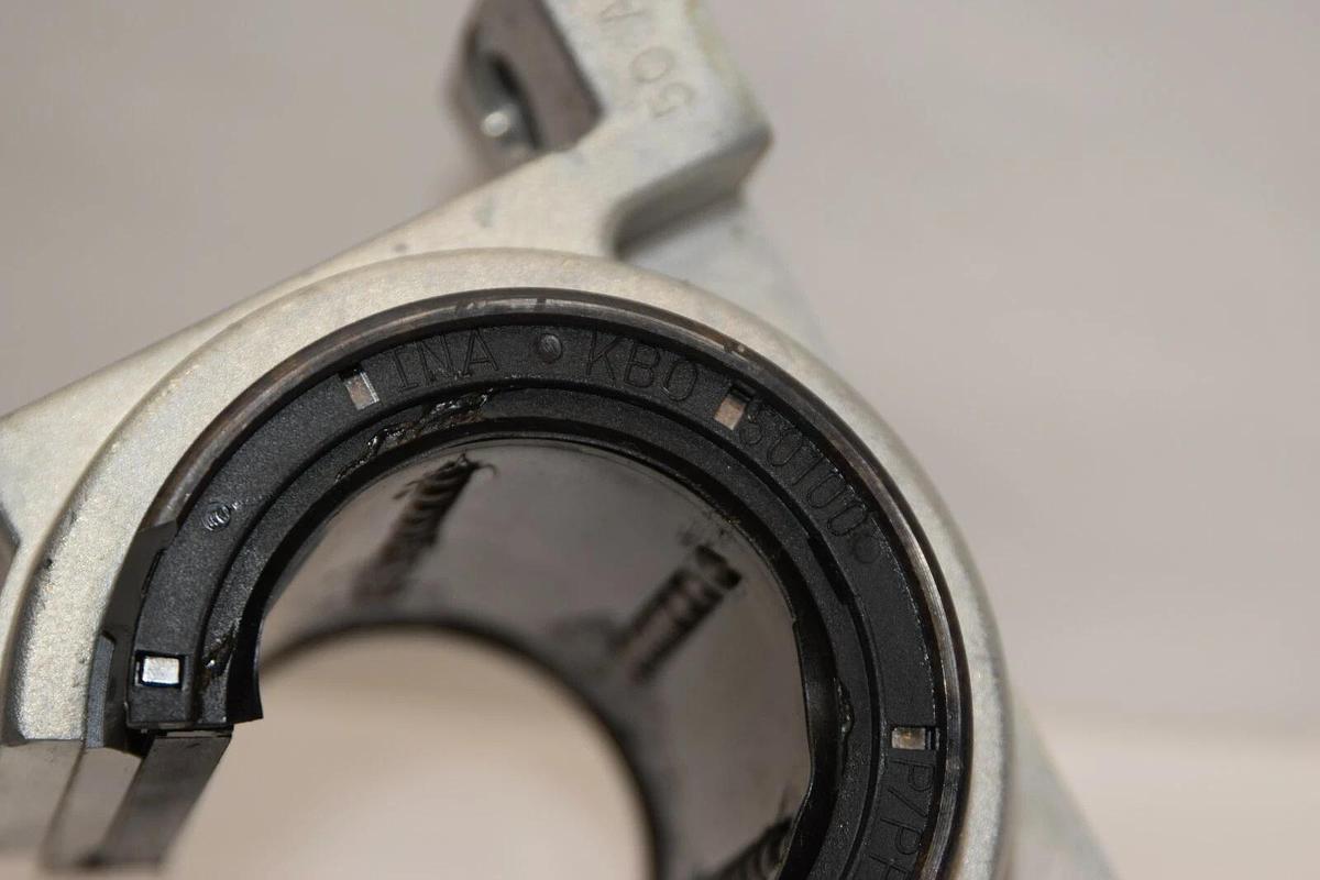 (NEW) INA KGB050-PP-AS Linear Bearing *Chip*