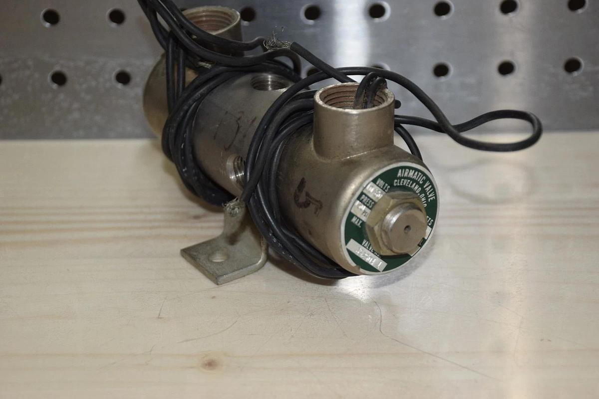 AIRMATIC VALVE 352504 1 10W 10/60V 150psi VALVE NEW