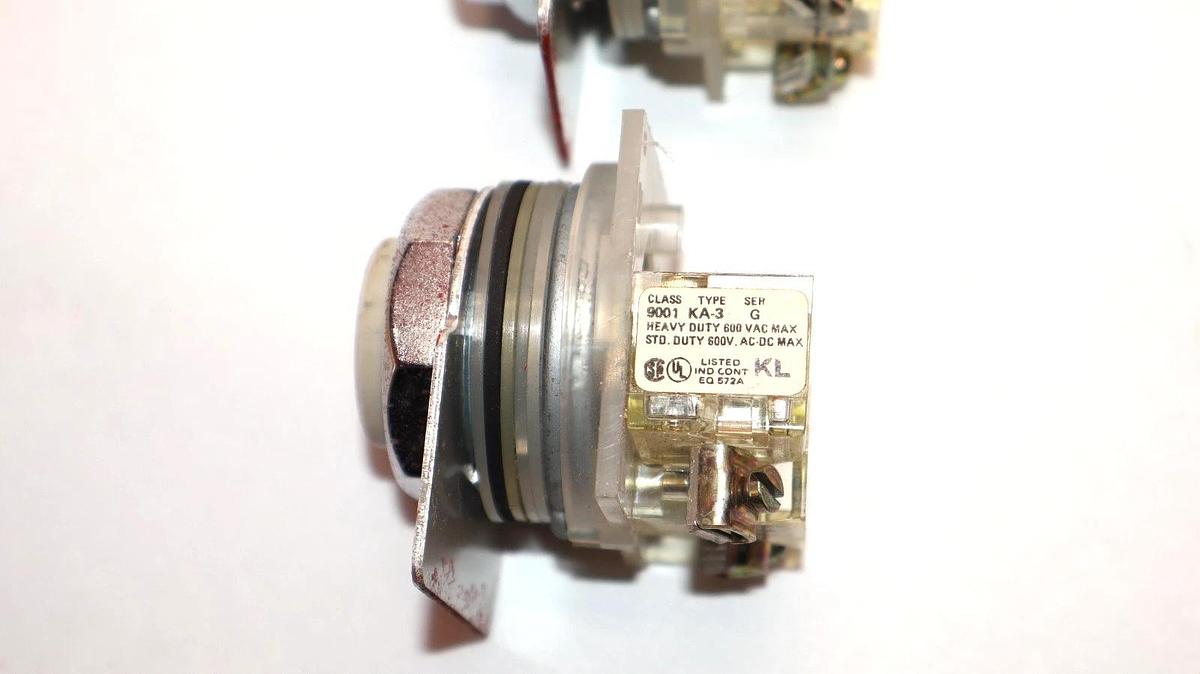Used Square D lot 9001 KA-2 , 9001 KA-3 Start/Stop Push Button w/ 9001 KM-5 Indicator