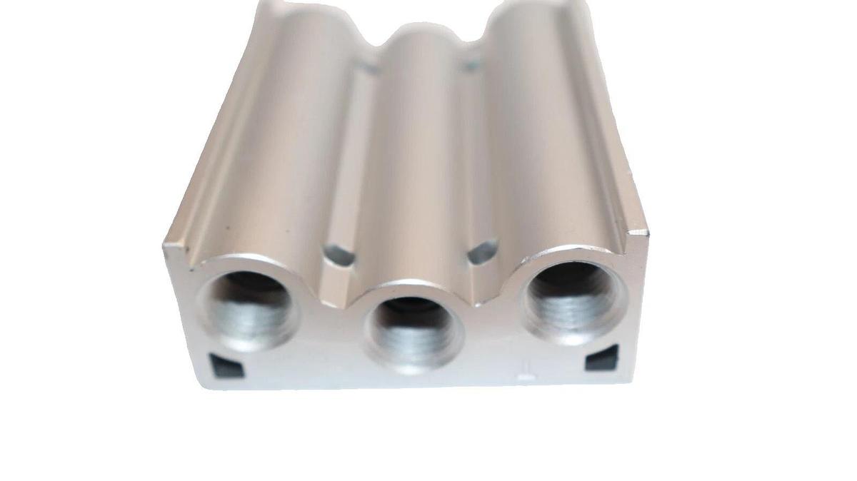 (NEW) SMC SS5Y5-20-03-00T , SS5Y5200300T Manifold Base