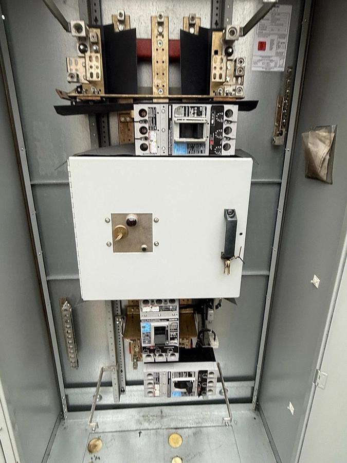 Used Siemens P4E75ML400ETS P4 Panelboard 400A 480/277V 3PH 400 Amp 3 Breaker Mbpass