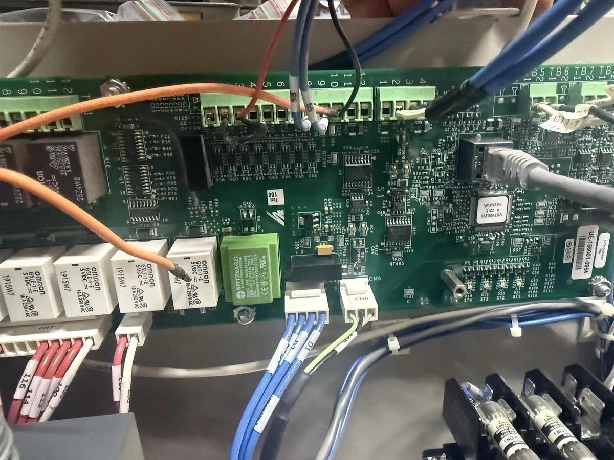 Used Yaskawa AC Drive Z1B1B034PMB Z1000 Bypass Inverter 3ph 480v 34a CIMR-ZU4A0034FAA